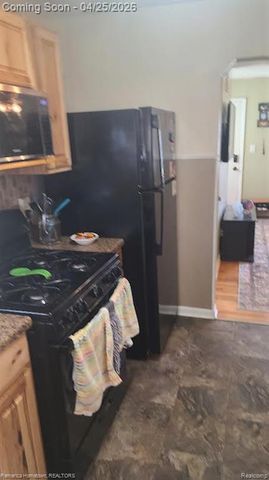 27377 Palmer Boulevard, Madison Heights, MI 48071