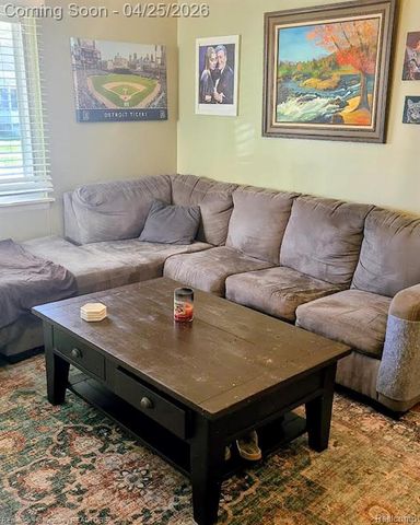 27377 Palmer Boulevard, Madison Heights, MI 48071