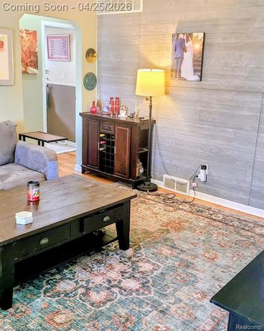 27377 Palmer Boulevard, Madison Heights, MI 48071