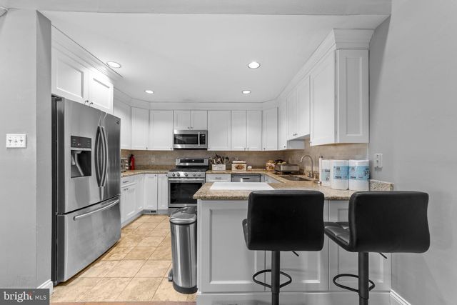 42 WOODMONT DR, Lawrenceville, NJ 08648