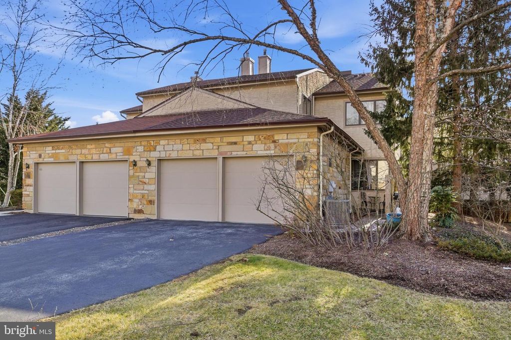 42 WOODMONT DR, Lawrenceville, NJ 08648