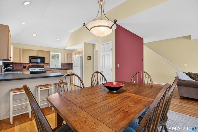 10 Trout Brook Circle 10, Newtown, CT 06470