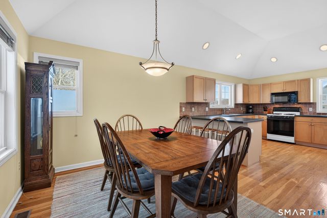 10 Trout Brook Circle 10, Newtown, CT 06470