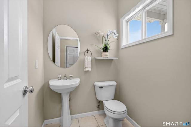 10 Trout Brook Circle 10, Newtown, CT 06470