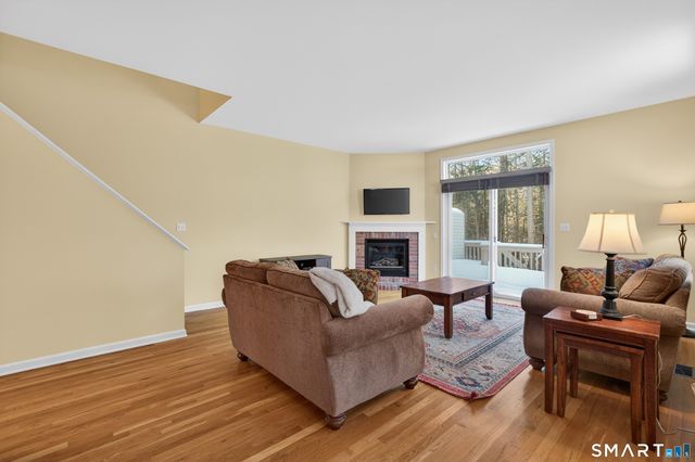 10 Trout Brook Circle 10, Newtown, CT 06470