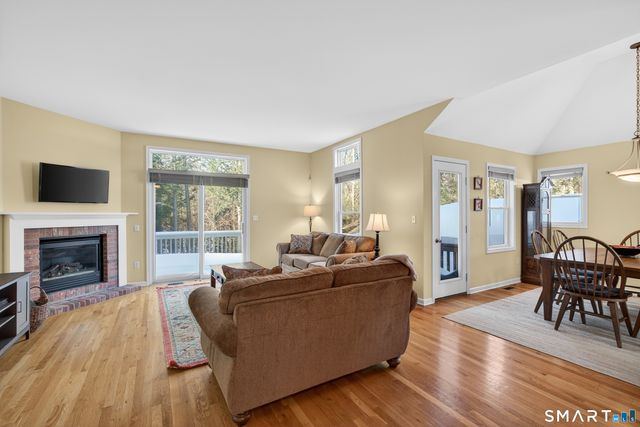 10 Trout Brook Circle 10, Newtown, CT 06470