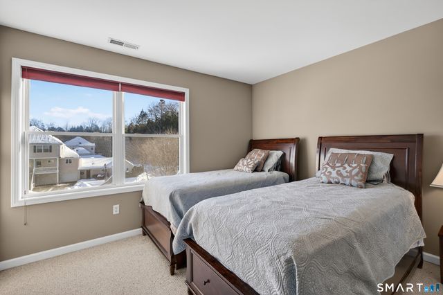 10 Trout Brook Circle 10, Newtown, CT 06470