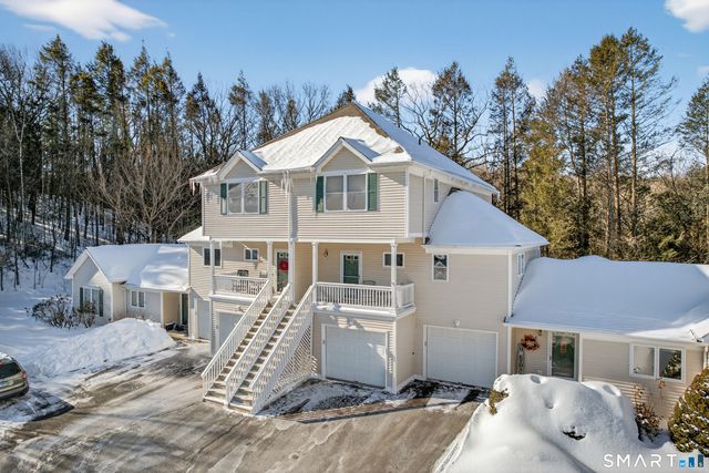 10 Trout Brook Circle 10, Newtown, CT 06470