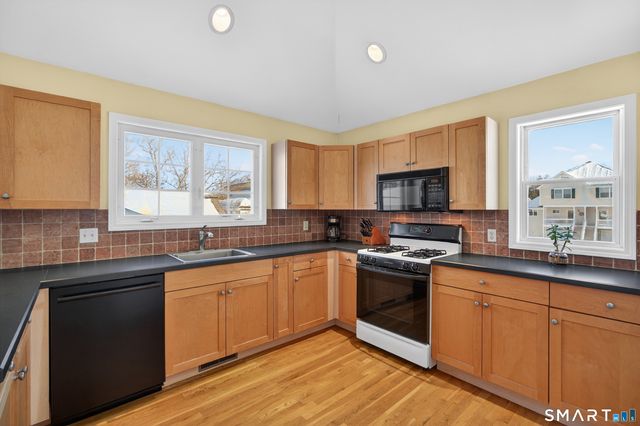 10 Trout Brook Circle 10, Newtown, CT 06470