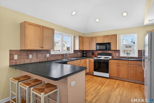 10 Trout Brook Circle 10, Newtown, CT 06470