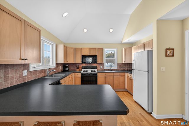 10 Trout Brook Circle 10, Newtown, CT 06470