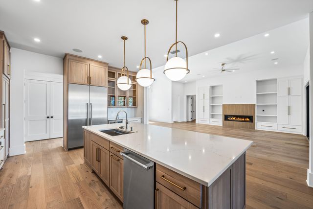 438 Regatta Bay Boulevard, Destin, FL 32541