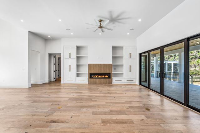 438 Regatta Bay Boulevard, Destin, FL 32541