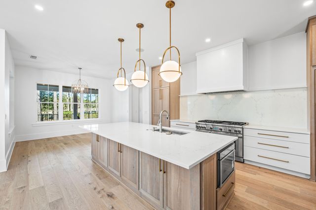 438 Regatta Bay Boulevard, Destin, FL 32541