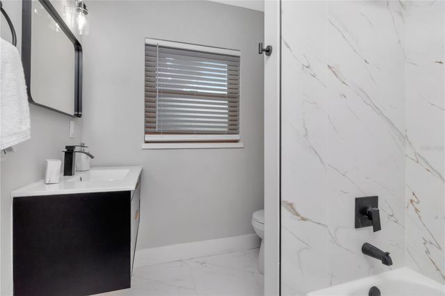 204 7TH AVENUE NW, Ruskin, FL 33570