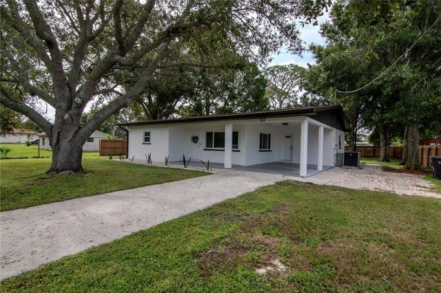 204 7TH AVENUE NW, Ruskin, FL 33570