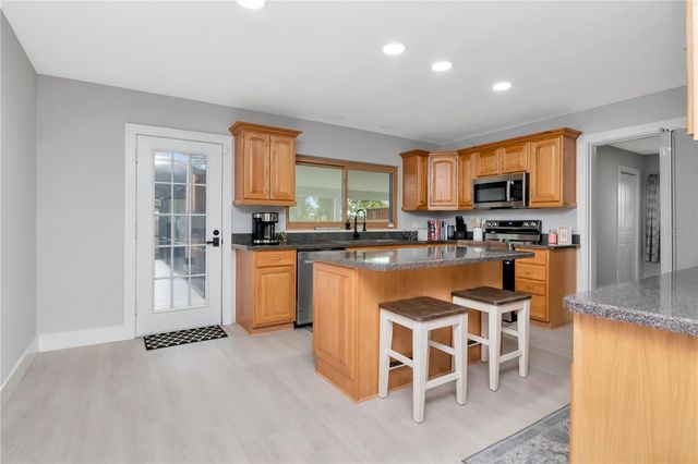 204 7TH AVENUE NW, Ruskin, FL 33570