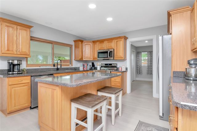 204 7TH AVENUE NW, Ruskin, FL 33570