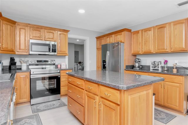 204 7TH AVENUE NW, Ruskin, FL 33570