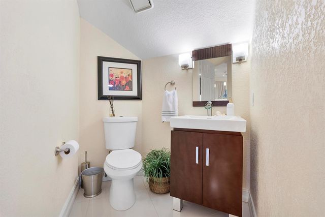 11377 Lakeview Drive, Coral Springs, FL 33071