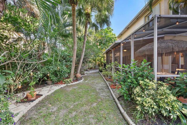 11377 Lakeview Drive, Coral Springs, FL 33071