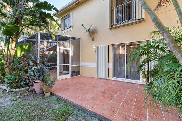 11377 Lakeview Drive, Coral Springs, FL 33071