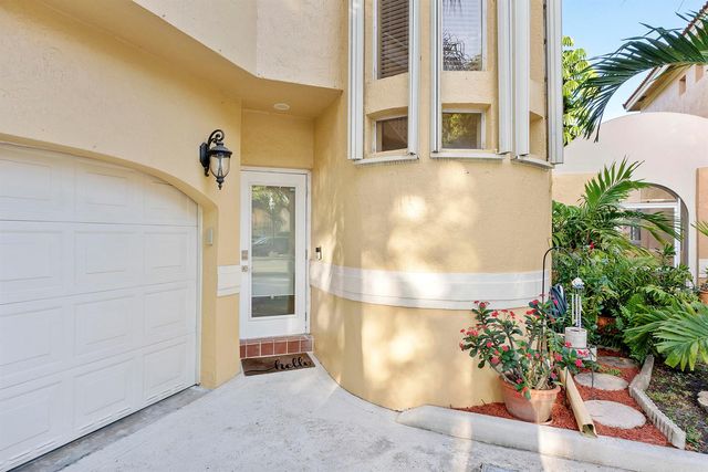 11377 Lakeview Drive, Coral Springs, FL 33071