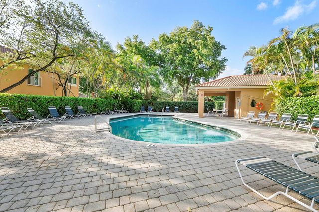11377 Lakeview Drive, Coral Springs, FL 33071