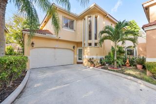 11377 Lakeview Drive, Coral Springs, FL 33071