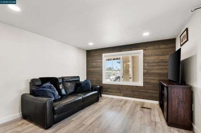 32 Galloway Dr., Concord, CA 94518