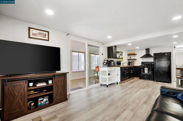 32 Galloway Dr., Concord, CA 94518