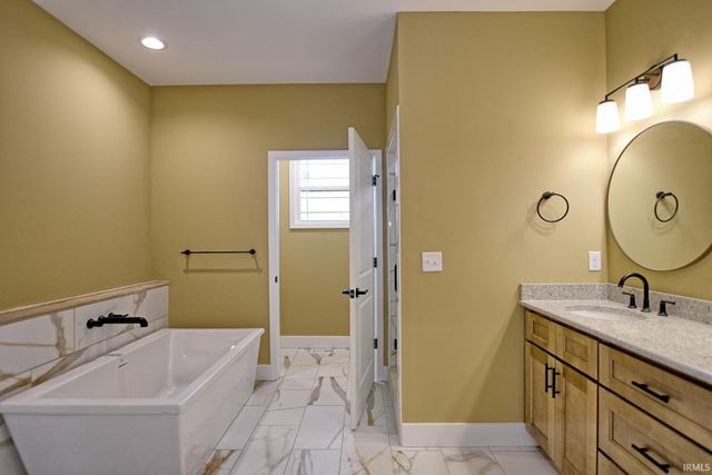 10143 Gallop Way, Evansville, IN 47725