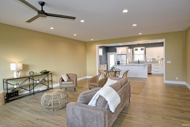 10143 Gallop Way, Evansville, IN 47725