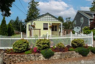 18501 5th Avenue NE, Suquamish, WA 98392