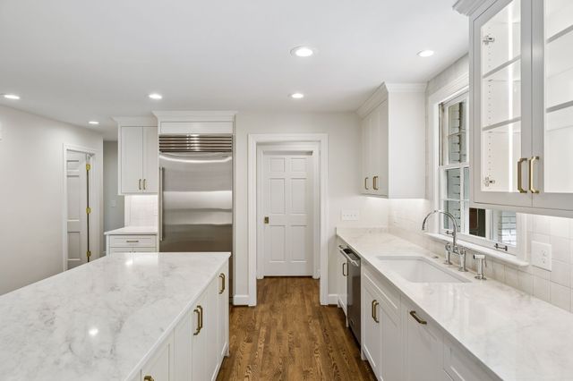 6004 Hillsboro Pike, Nashville, TN 37215