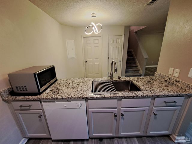 2301 Michigan Ave 21, Pensacola, FL 32526