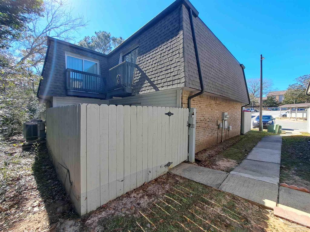 2301 Michigan Ave 21, Pensacola, FL 32526