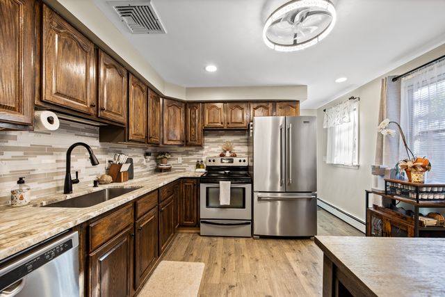 59 Willow Bee Lane, Middletown, CT 06457