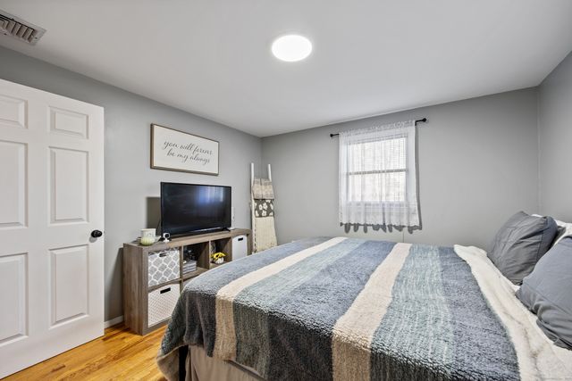 59 Willow Bee Lane, Middletown, CT 06457