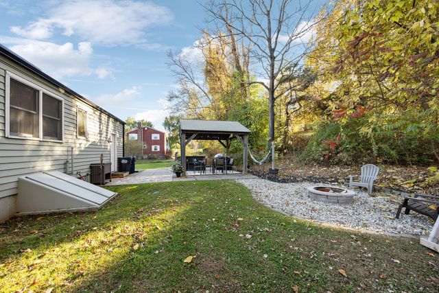 59 Willow Bee Lane, Middletown, CT 06457