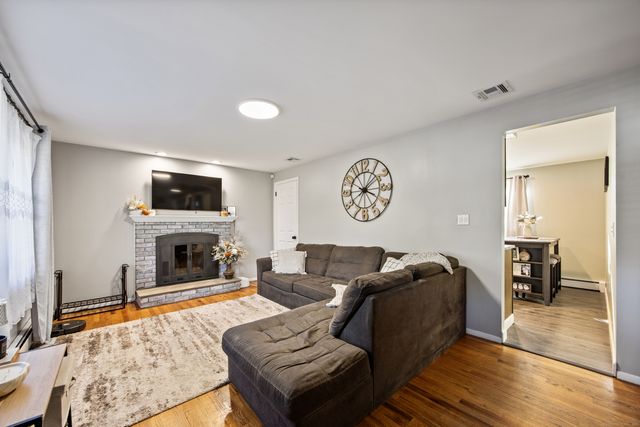 59 Willow Bee Lane, Middletown, CT 06457