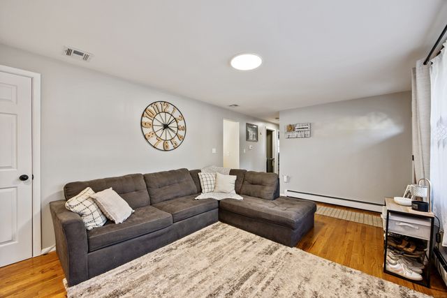 59 Willow Bee Lane, Middletown, CT 06457