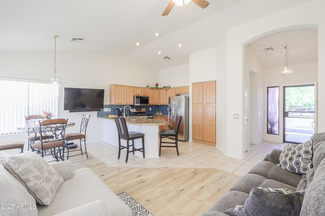 25210 S Wyoming Avenue, Sun Lakes, AZ 85248