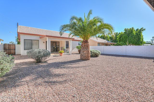25210 S Wyoming Avenue, Sun Lakes, AZ 85248