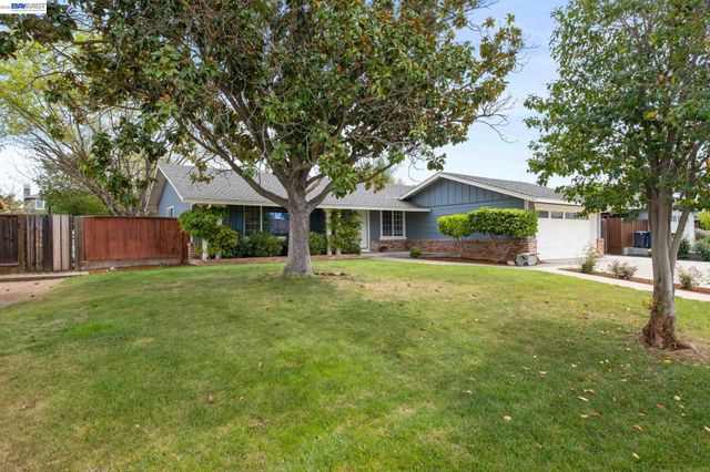 1166 Killarney St., Livermore, CA 94550