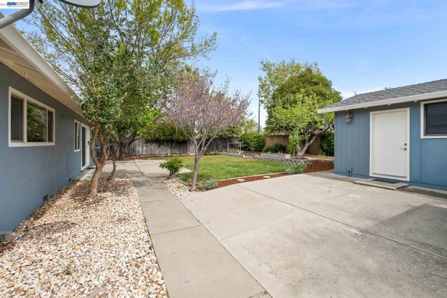 1166 Killarney St., Livermore, CA 94550