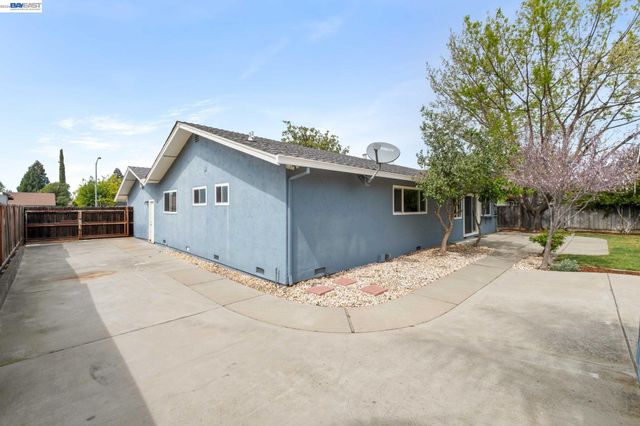 1166 Killarney St., Livermore, CA 94550