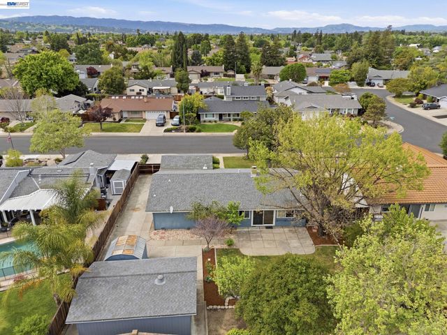 1166 Killarney St., Livermore, CA 94550