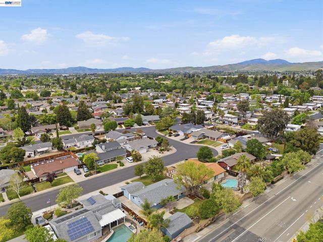 1166 Killarney St., Livermore, CA 94550