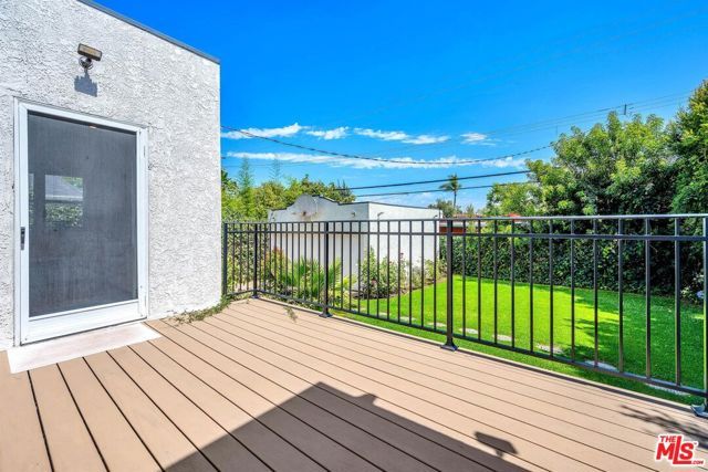 10736 Ashton Avenue, Los Angeles, CA 90024